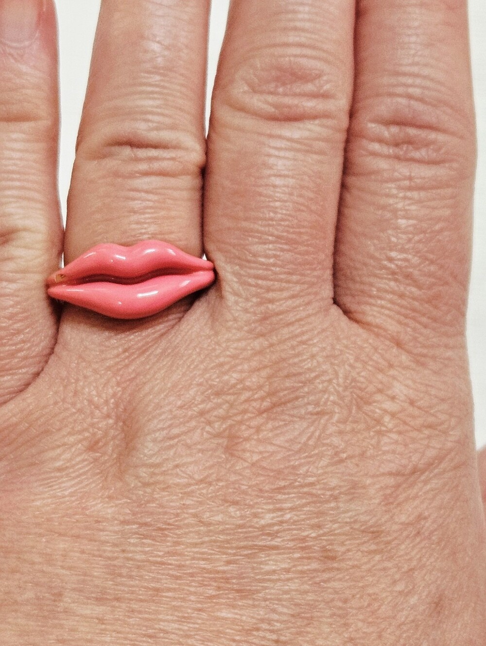 kate spade Pink Glossy Lip Charm Statement Ring Size 7
